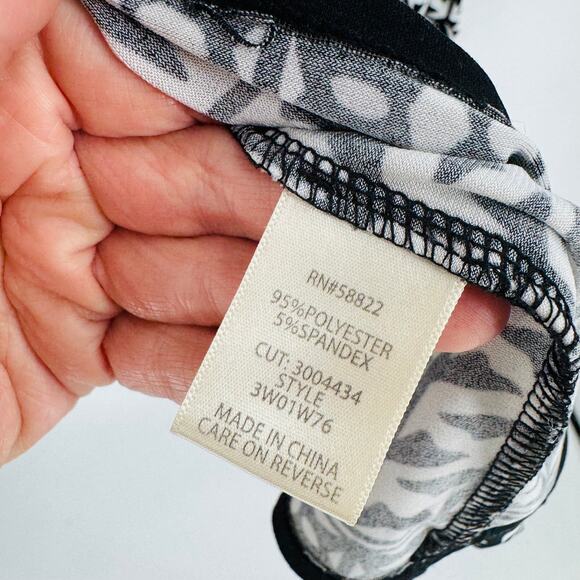 Max Studio Black White Geometric Print Scoop Neck Top Size 2X - Picture 7 of 8